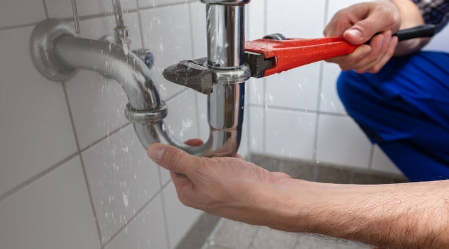 Expert burst pipe repair services in Muncie, IL